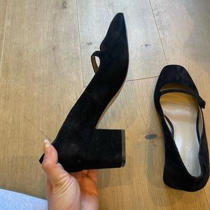 Ann Taylor size 7 chic velvet black heels